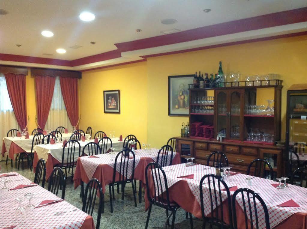 Hostal Julio Трухільйо Екстер'єр фото